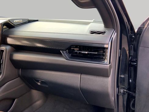 Used 2025 GMC Yukon XL AT4 AWD/4WD image 17