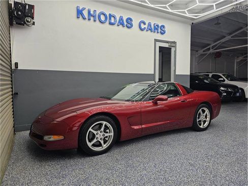 Used 2004 Chevrolet Corvette Coupe w/ Preferred Equipment Group image 2