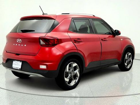 Used 2023 Hyundai Venue Limited FWD image 5