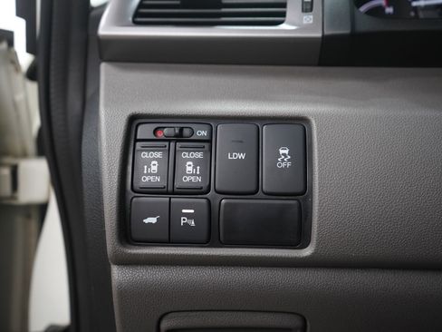 Used 2016 Honda Odyssey Touring Elite image 25