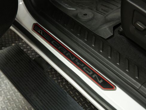 Used 2024 GMC Canyon Denali AWD/4WD image 44