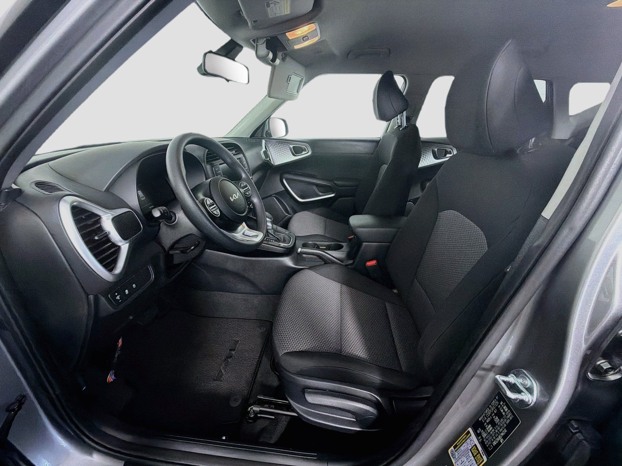 Used 2025 Kia Soul LX w/ LX Technology Package FWD image 13