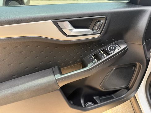 Used 2020 Ford Escape SE FWD image 24