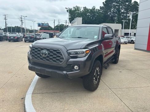 Used 2023 Toyota Tacoma TRD Off-Road w/ Technology Package AWD/4WD image 3