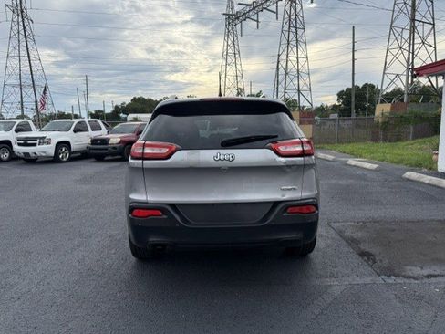 Used 2016 Jeep Cherokee Latitude w/ Comfort/Convenience Group FWD image 6