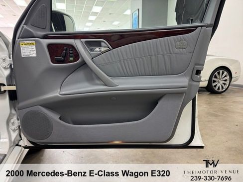 Used 2000 Mercedes-Benz E 320 4MATIC Wagon image 34