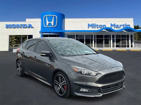 Used 2015 Ford Focus ST w/ Equipment Group 402A image 1