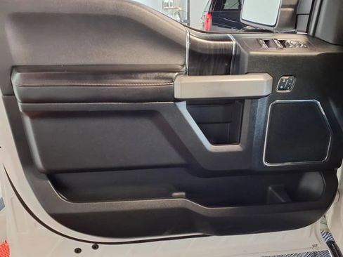 Used 2018 Ford F150 Platinum w/ Equipment Group 701A Luxury image 16