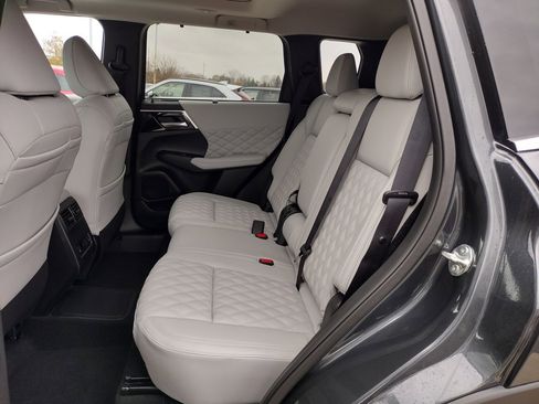 New 2025 Mitsubishi Outlander SEL image 9