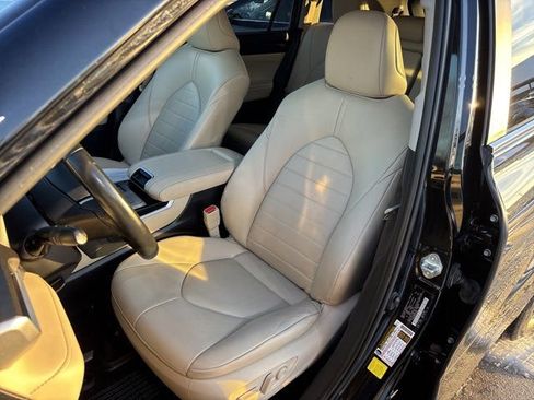 Used 2023 Toyota Highlander XLE image 22