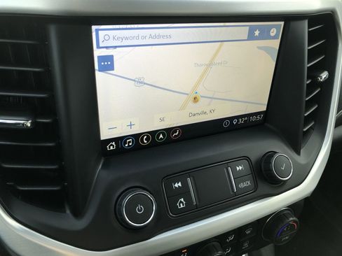 Used 2020 GMC Acadia SLT w/ Driver Alert Package II image 23