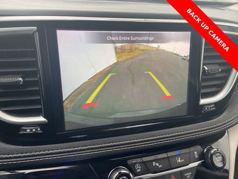 Used 2024 Chrysler Pacifica Limited image 15