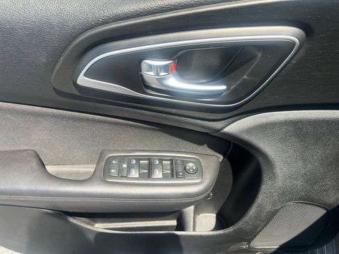 Used 2015 Chrysler 200 LX FWD image 14