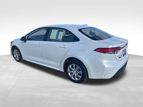 Used 2024 Toyota Corolla LE image 3