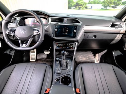 Used 2024 Volkswagen Tiguan SE R-Line AWD/4WD image 13