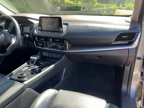 Used 2021 Nissan Rogue SV w/ Premium Package AWD/4WD image 19
