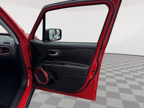 Used 2016 Jeep Renegade Trailhawk image 25