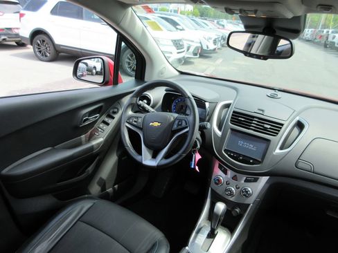 Used 2015 Chevrolet Trax LT w/ LT Sun and Sound Package AWD/4WD image 23
