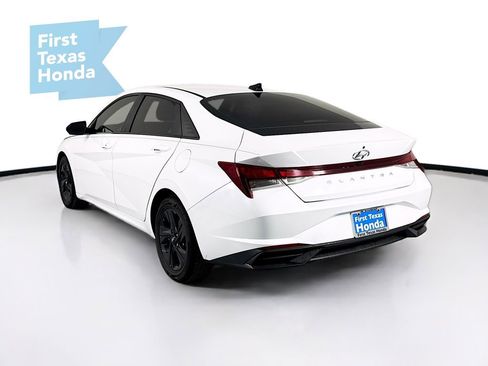 Used 2021 Hyundai Elantra SEL w/ Convenience Package image 5