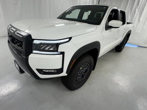 New 2026 Nissan Frontier PRO-4X w/ Tow Package AWD/4WD image 8