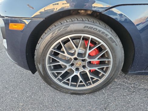 Used 2015 Porsche Macan Turbo image 27