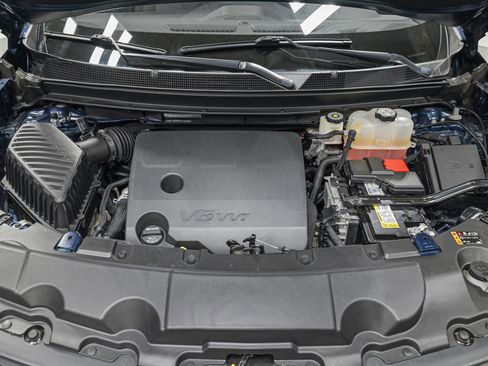 Used 2022 Chevrolet Traverse LT image 11