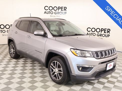 Used 2018 Jeep Compass Latitude FWD image 1