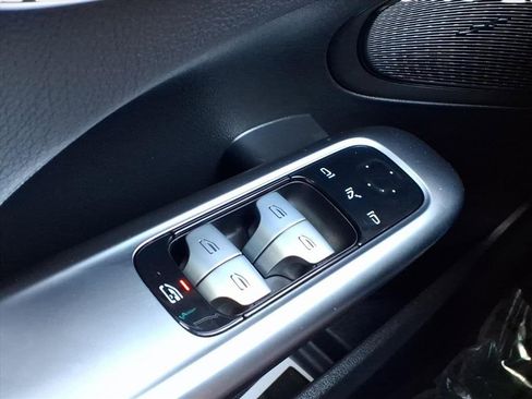 Used 2025 Mercedes-Benz C 300 Sedan image 25