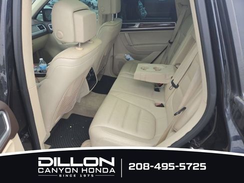 Used 2016 Volkswagen Touareg VR6 AWD/4WD image 9