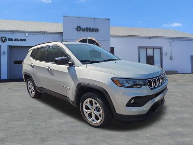 Certified 2024 Jeep Compass Latitude AWD/4WD image 1