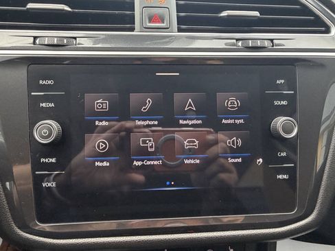 Used 2023 Volkswagen Tiguan SE FWD image 24