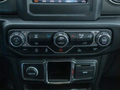 Used 2023 Jeep Gladiator Sport image 5