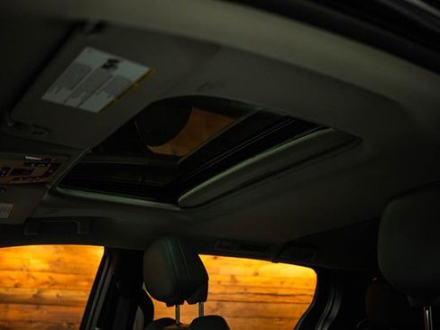 Used 2025 Toyota Sienna XLE w/ XLE Plus Package image 25