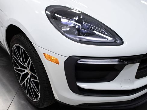 Certified 2026 Porsche Macan AWD/4WD image 12