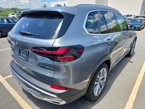 New 2026 BMW X5 xDrive50e w/ Premium Package AWD/4WD image 2