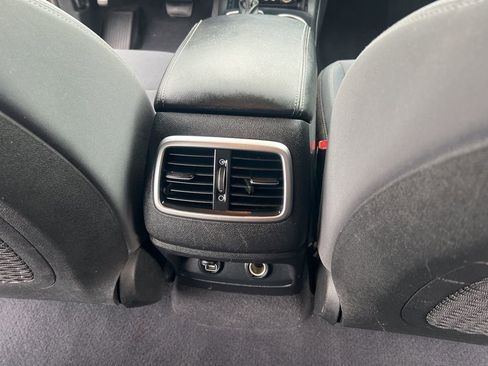 Certified 2019 Kia Sorento LX w/ LX Convenience Package image 18