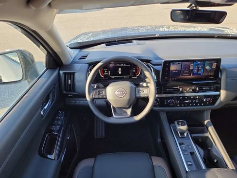 New 2026 Nissan Pathfinder Platinum FWD image 11