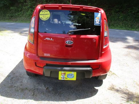 Used 2010 Kia Soul + w/ Audio Pkg FWD image 9