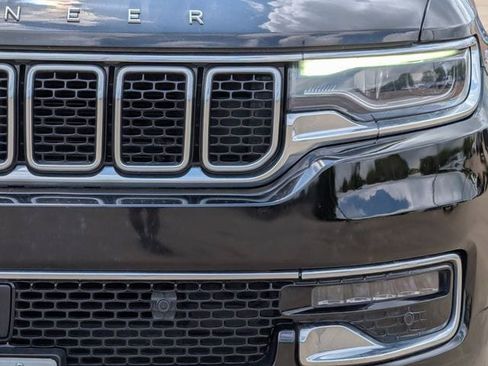 Used 2024 Jeep Wagoneer L Series II w/ Flexible Seating Group RWD image 9