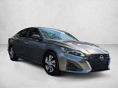 Certified 2024 Nissan Altima 2.5 S FWD image 3