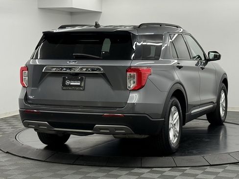 Used 2022 Ford Explorer XLT w/ Equipment Group 202A image 6