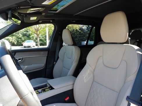 New 2026 Volvo XC90 B6 Plus w/ Protection Package Premier AWD/4WD image 13