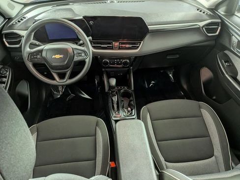 Used 2025 Chevrolet TrailBlazer LT FWD image 27