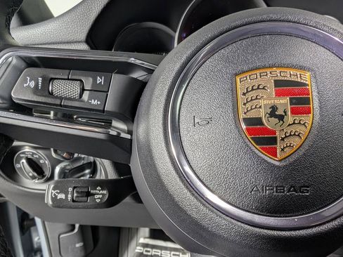 Certified 2025 Porsche Macan 2.0T image 37