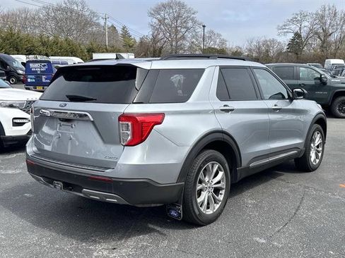 Used 2023 Ford Explorer XLT w/ Equipment Group 202A image 5