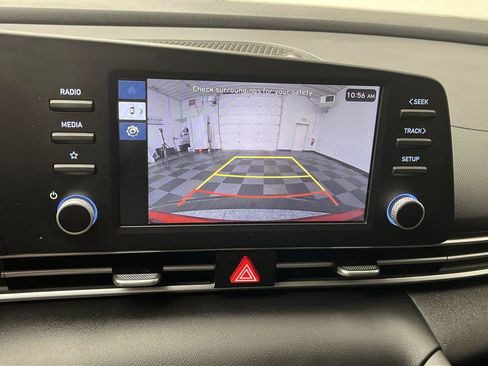 Used 2025 Hyundai Elantra SE FWD image 5