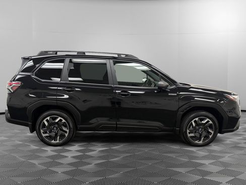 Used 2025 Subaru Forester Premium image 6