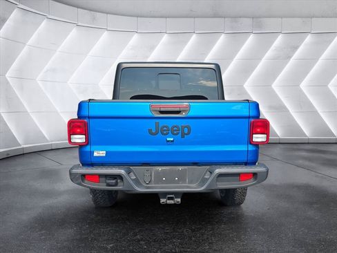 Used 2022 Jeep Gladiator Sport AWD/4WD image 4