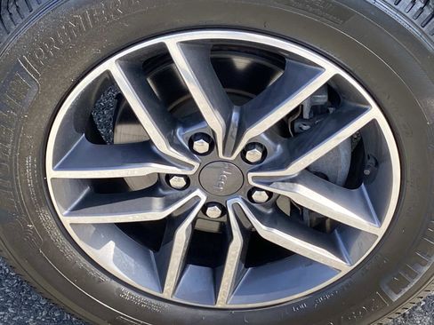 Used 2019 Jeep Grand Cherokee Limited AWD/4WD image 29