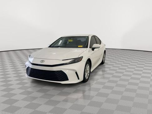 Used 2025 Toyota Camry LE w/ Convenience Package image 5